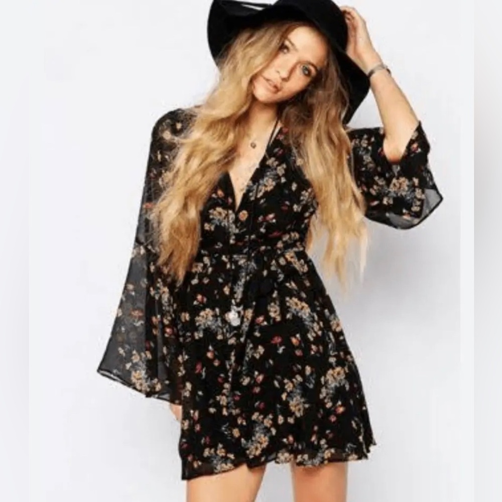 Free People Lilou Black Floral Bell Sleeve Boho Dress Size Medium